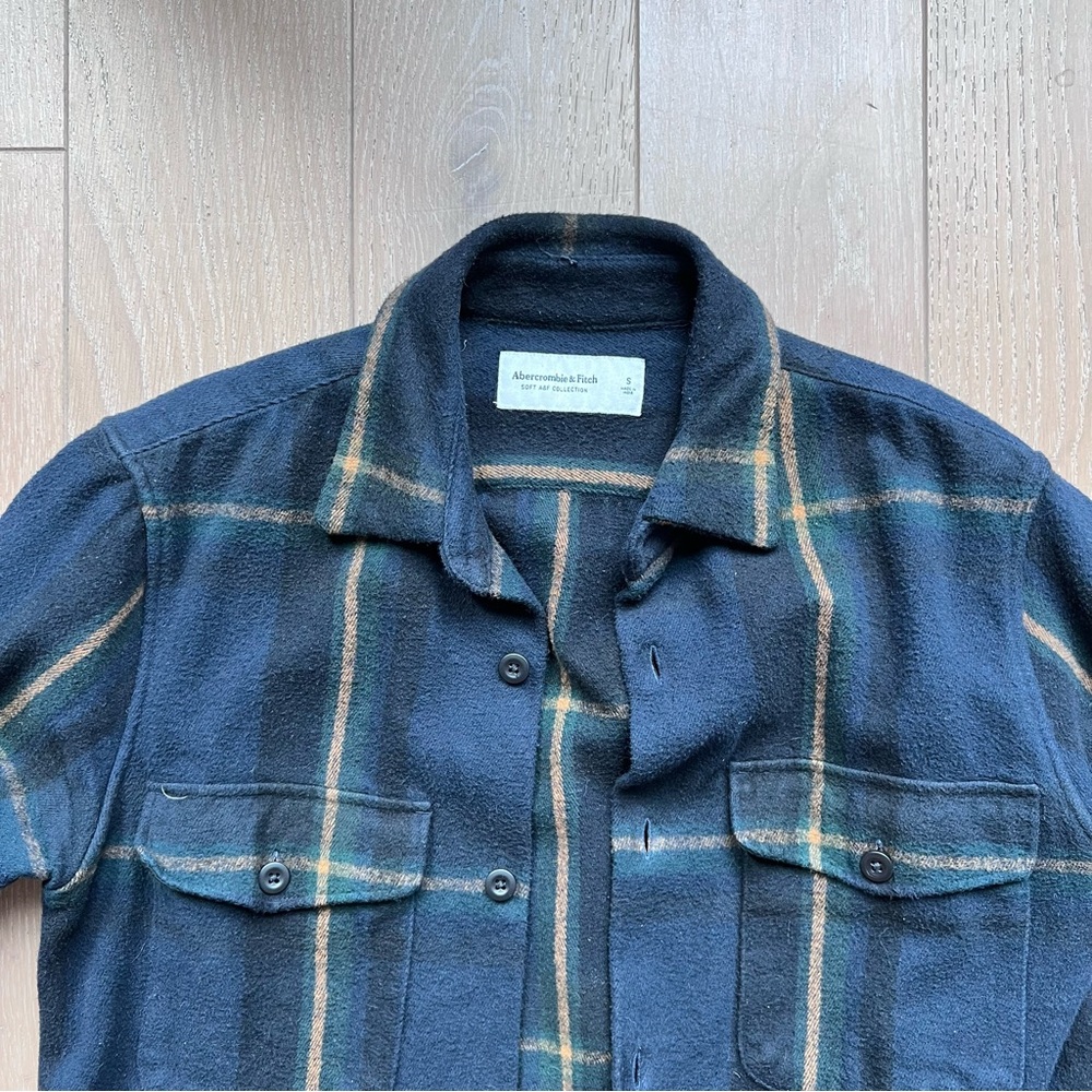 Abercrombie & Fitch Blue Plaid Casual Button Down Shirt - Picture 2 of 3
